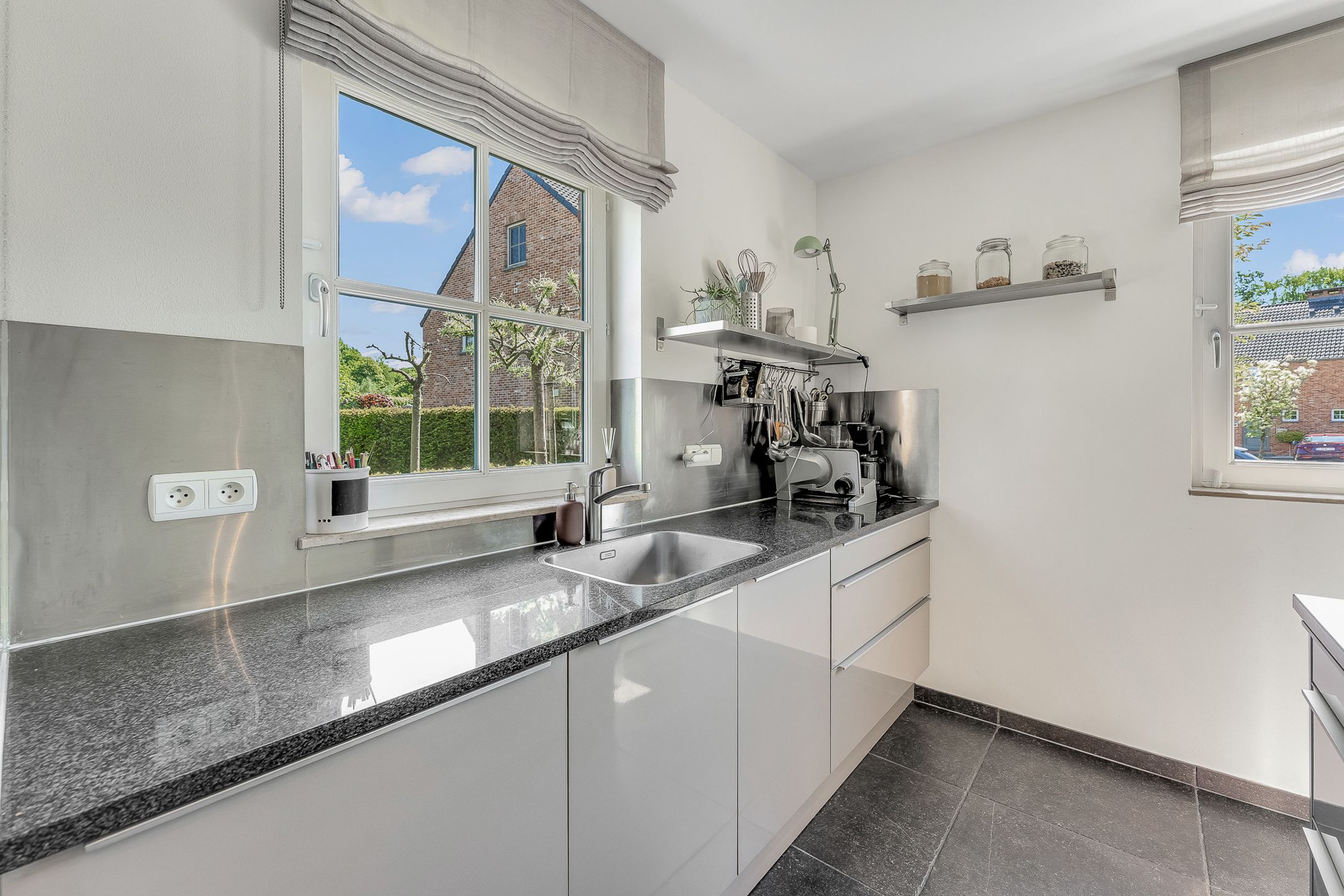 Instapklare woning met tuingerichte aanbouw foto 14