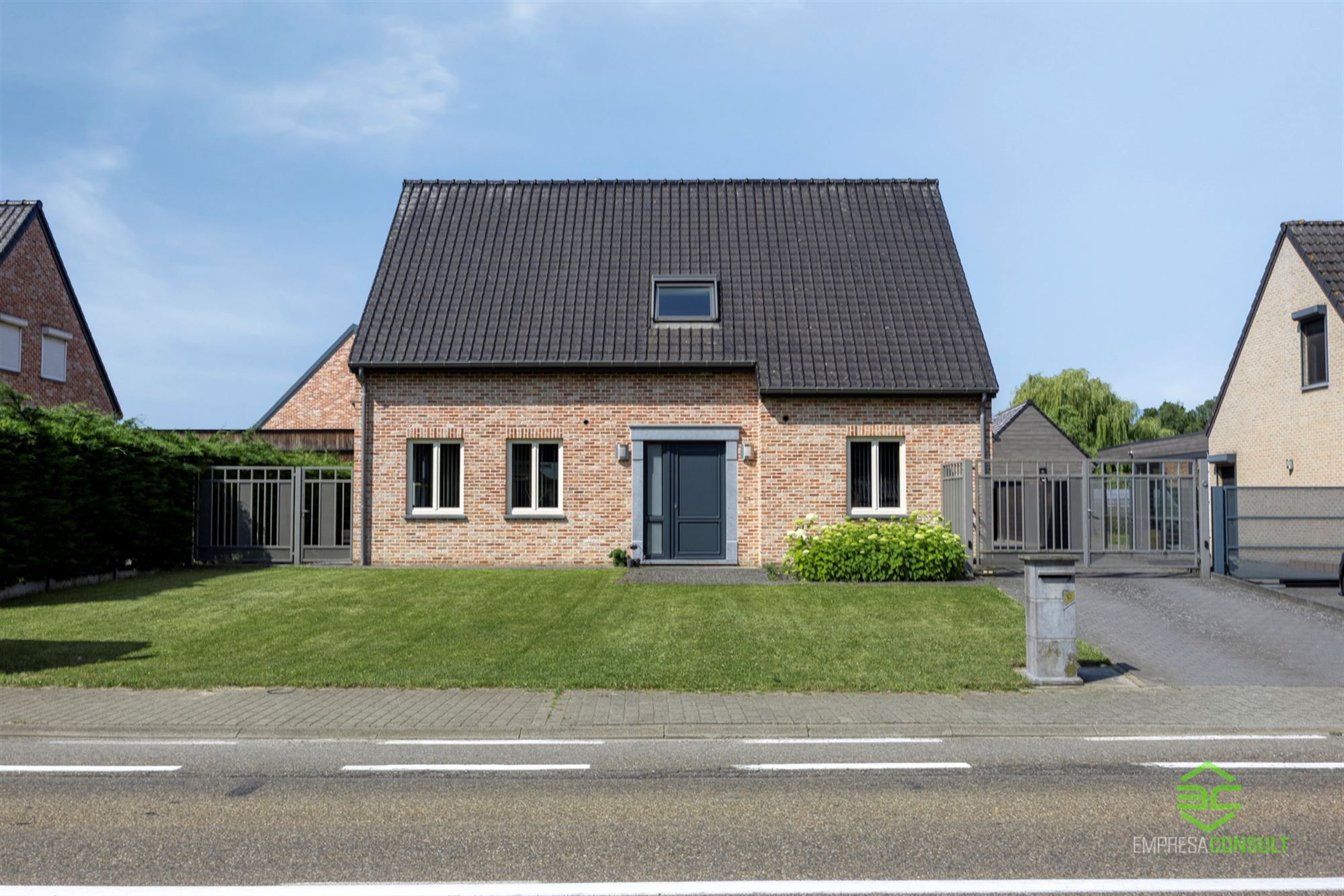 Instapklare woning met aparte garage en werkplaats van 150m² in Schulen! foto 2