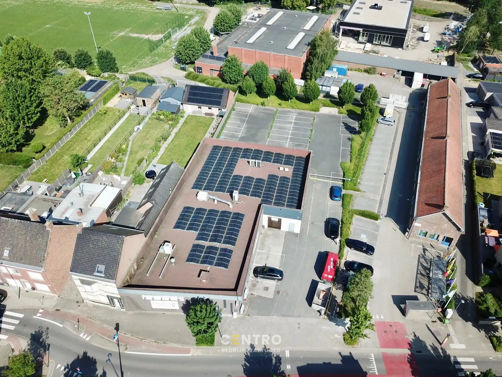 Multifunctioneel bedrijfspand (binnenrecreatie, toonzaal, winkel, opslag,...) van 782m² met 40 parkeerplaatsen op eigen terrein te Bavikhove (Harelbeke). foto 30