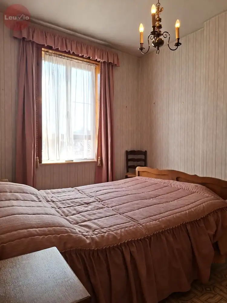 Goed gelegen woning // 2 slaapkamers + zolder om af te werken foto 21