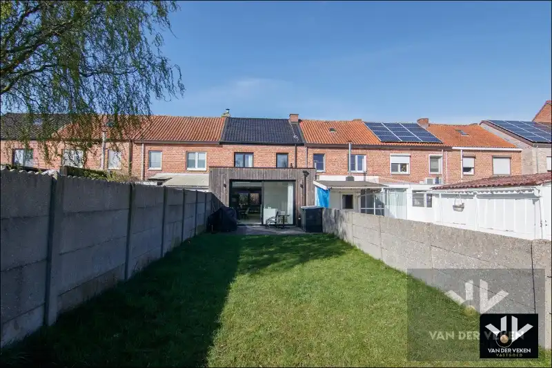 Volledig gerenoveerde en instapklare woning met gezellige stadstuin foto 18