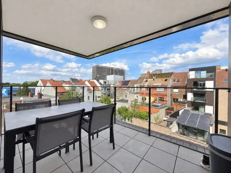 Lichtrijk hoekappartement met terras nabij Watersportbaan foto 8