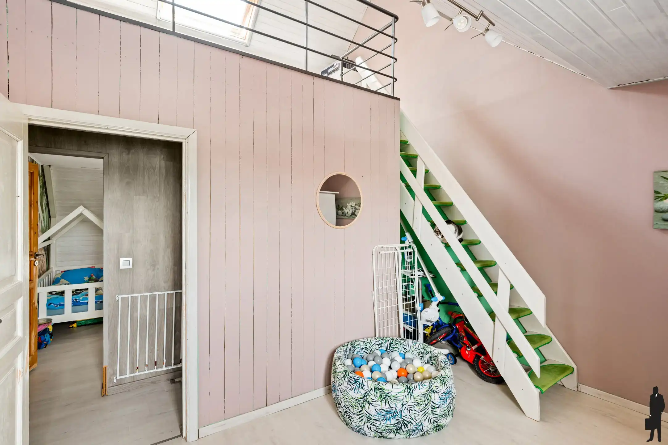 Charmante welgelegen woning met 2 ruime slpks en mezzanine foto 8