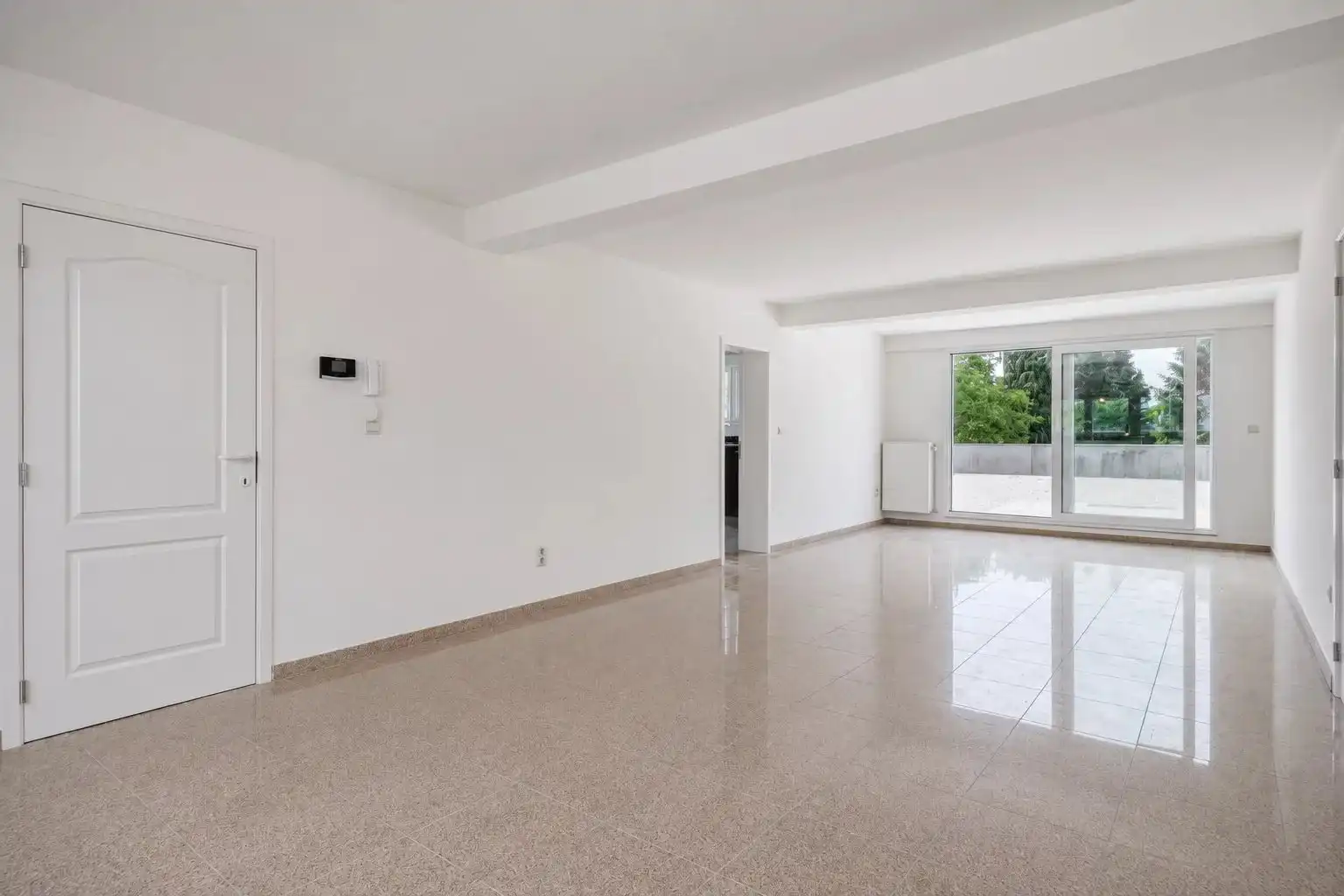 INSTAPKLAAR APPARTEMENT MET 2 SLPK'S  VAN 112M²  MET 2 SLPK'S  EN RUIM TERRAS IN KERMT (HASSELT) foto 2