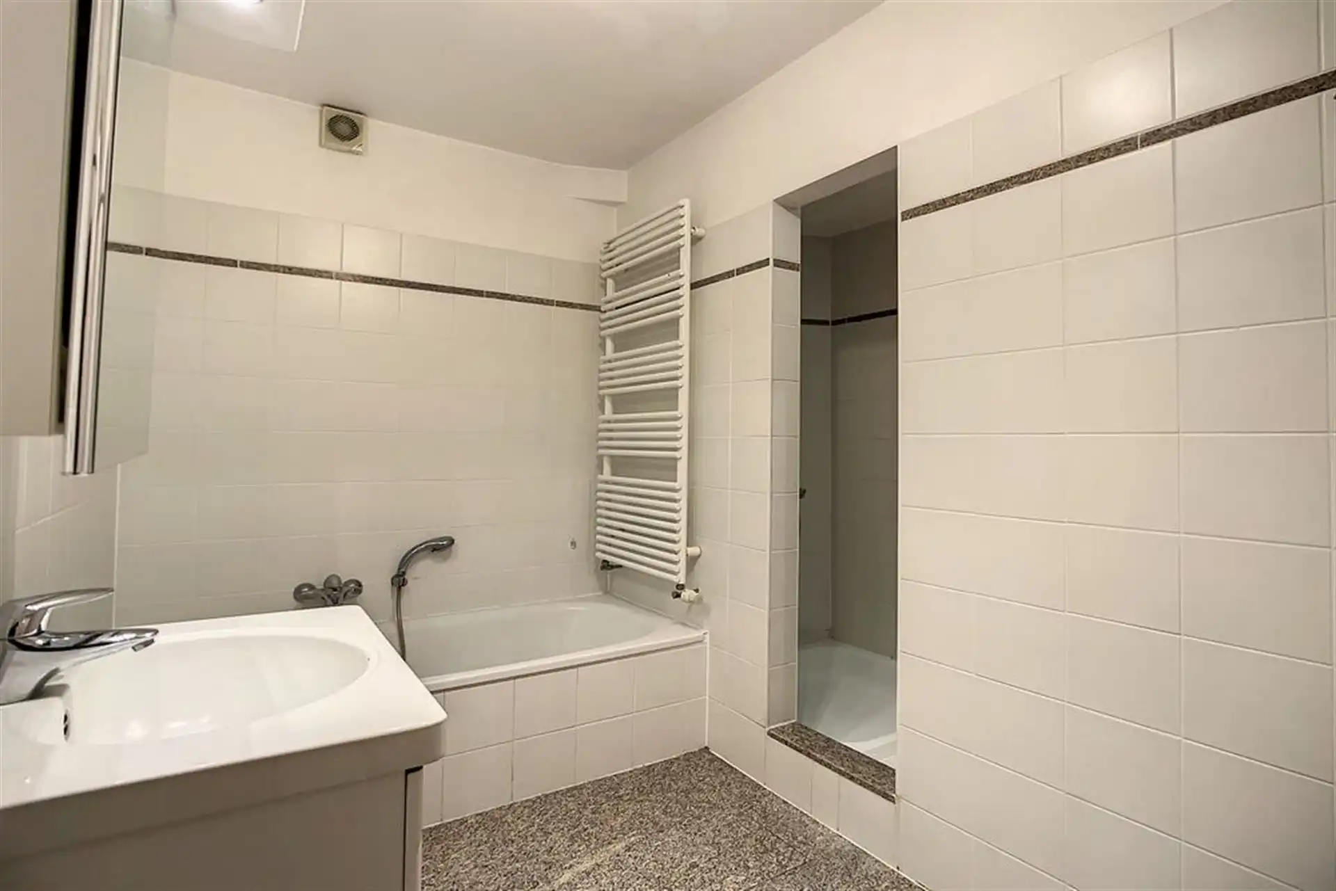 Mooi 2 slaapkamer appartement met groot terras 24m² foto 10
