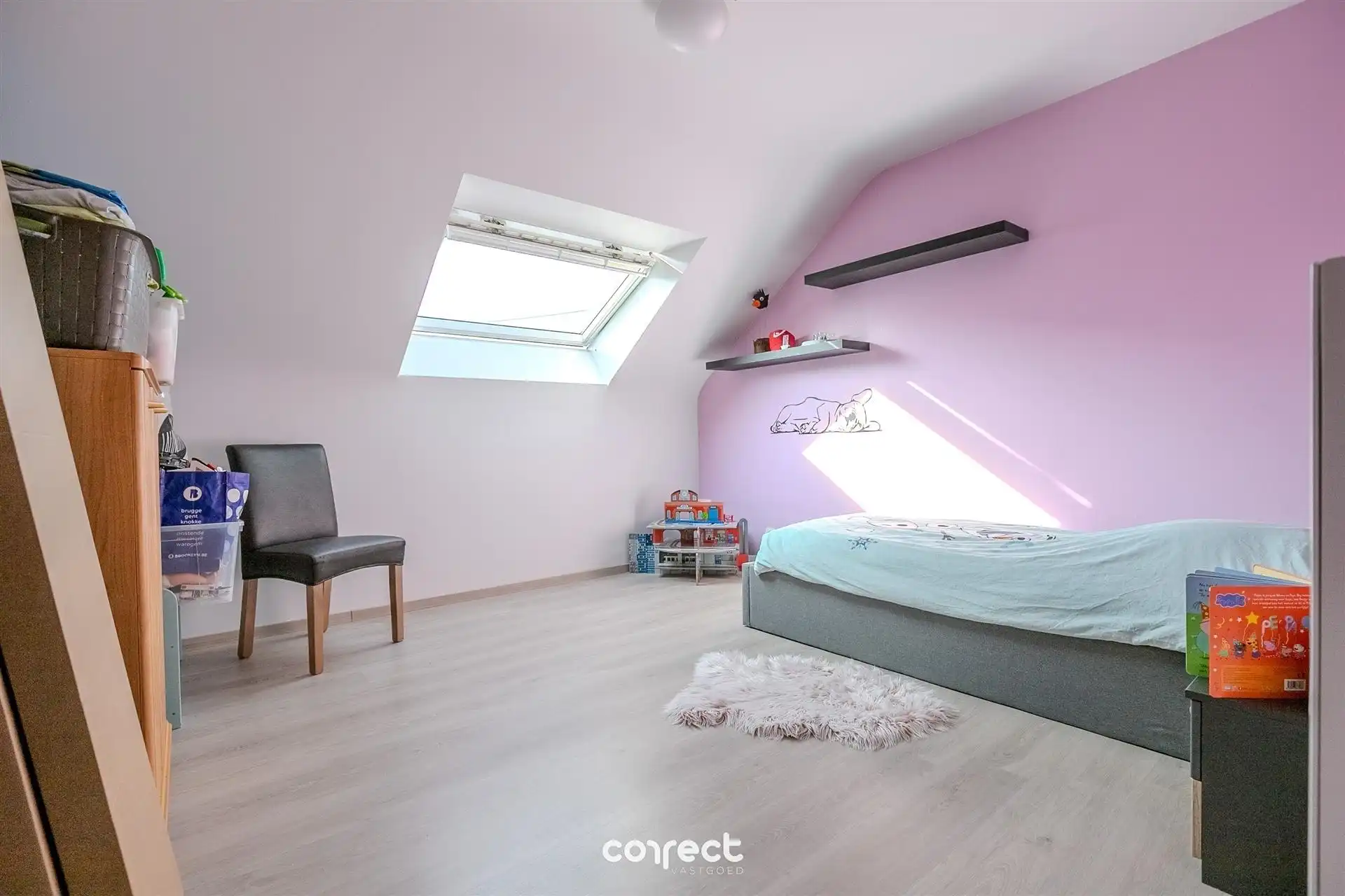 Instapklare gezinswoning  met 4 slaapkamers, garage en ruime tuin. foto 9