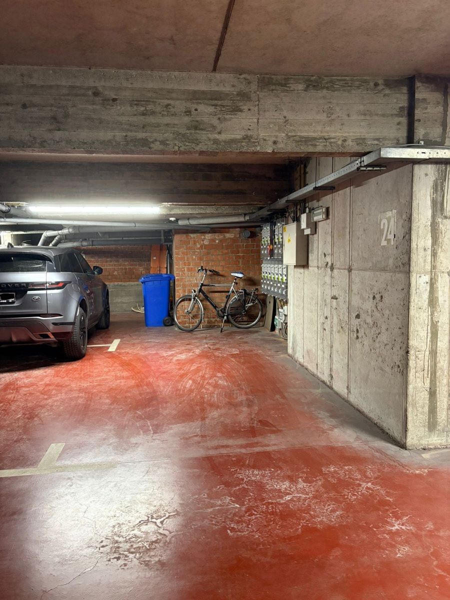 Autostaanplaats nabij Zuidpark - Te huur foto 2