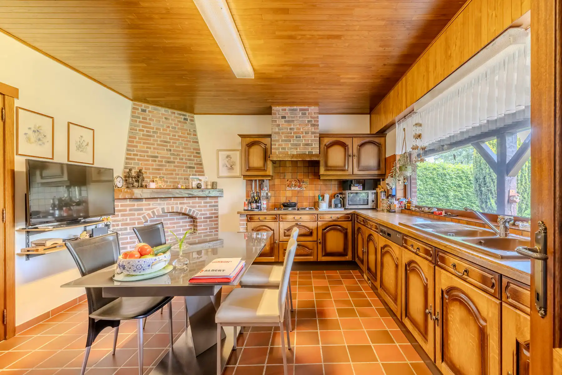 Ruime woning met 5 slpks, gezellig tuin en grote kelder foto 8