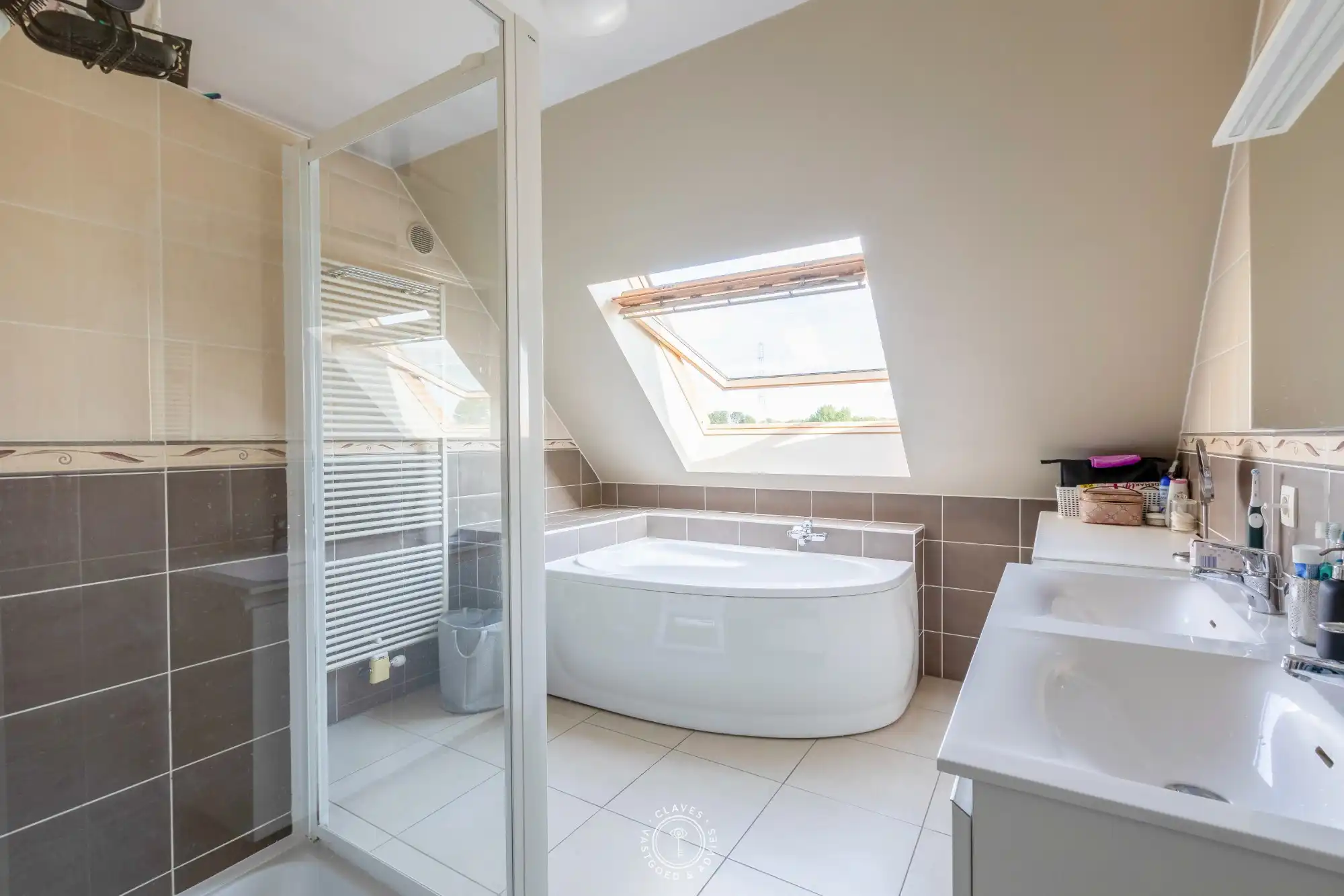 Imposant duplexappartement met een zee aan ruimte foto 10