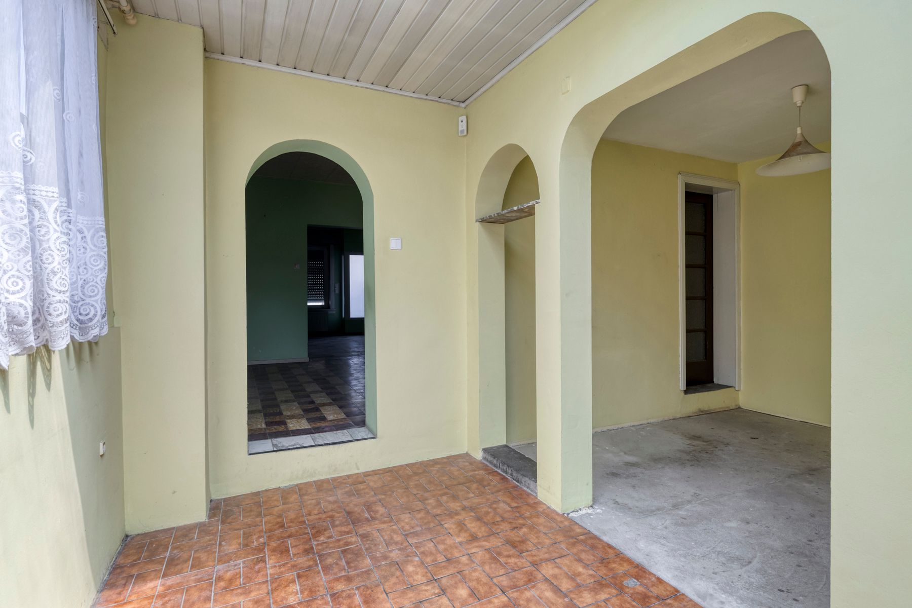 Te renoveren woning met ruime tuin. foto 6
