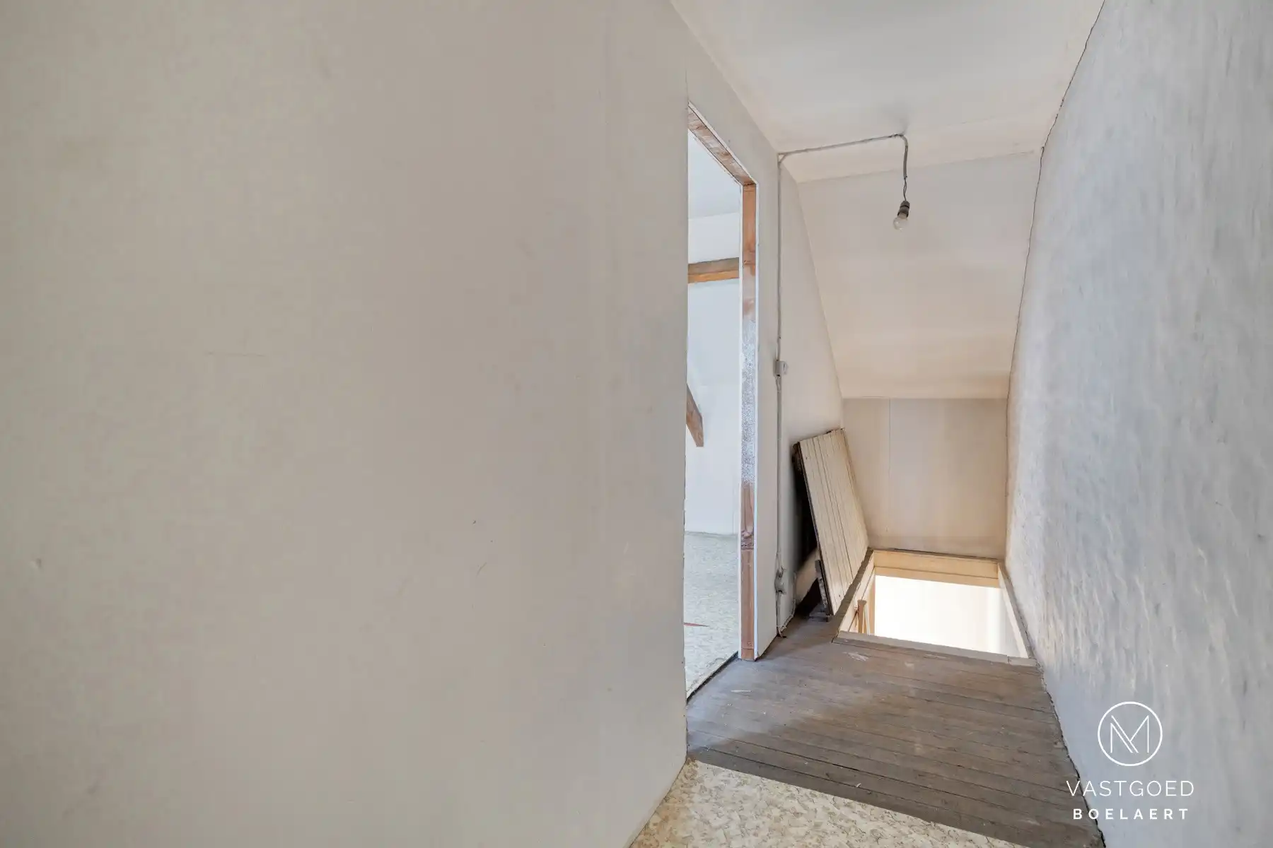 Te renoveren halfopen woning met zonnige tuin in rustige straat nabij Aalst foto 16