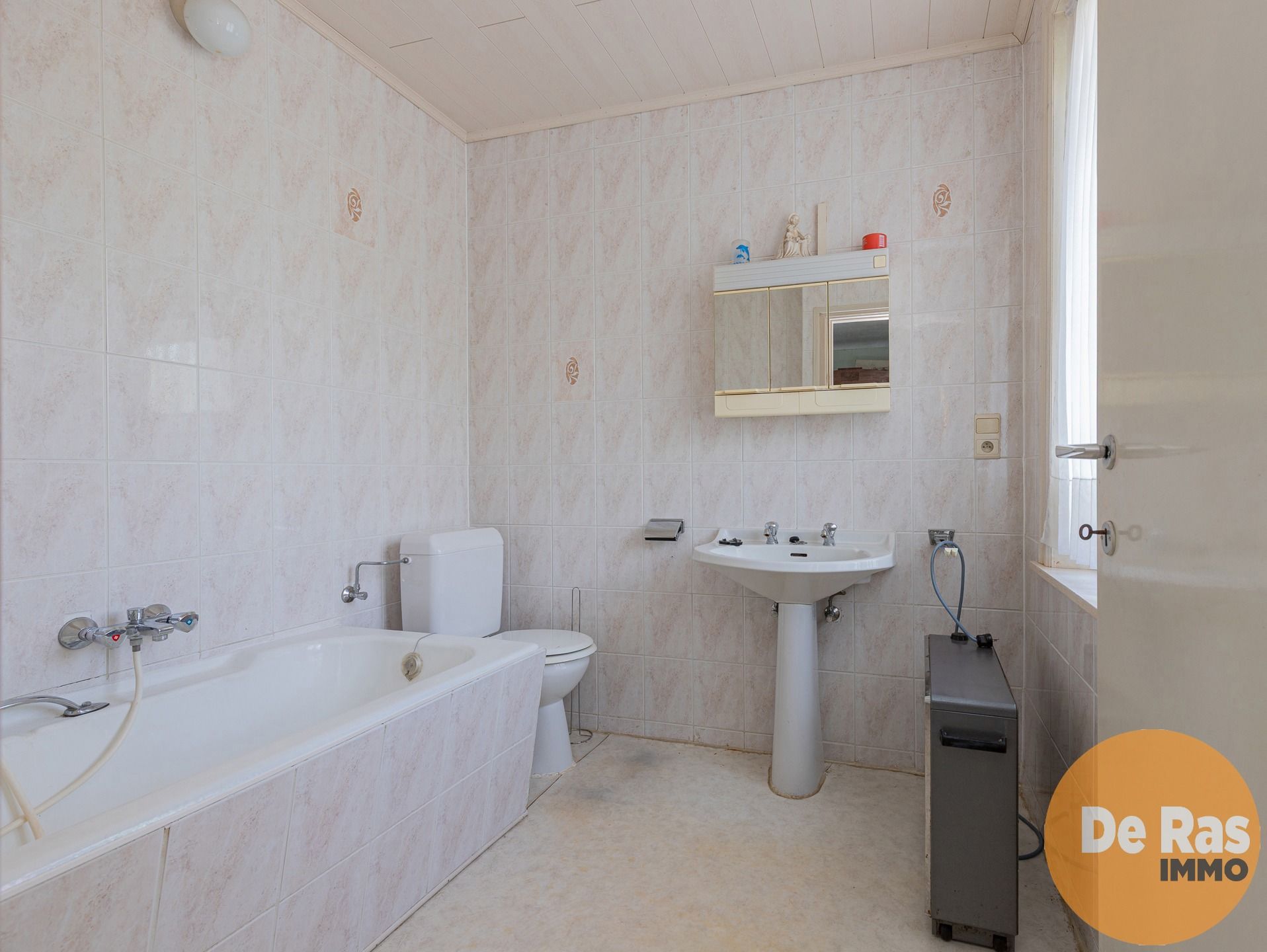 BURST - Te renoveren woning met tal van mogelijkheden foto 14