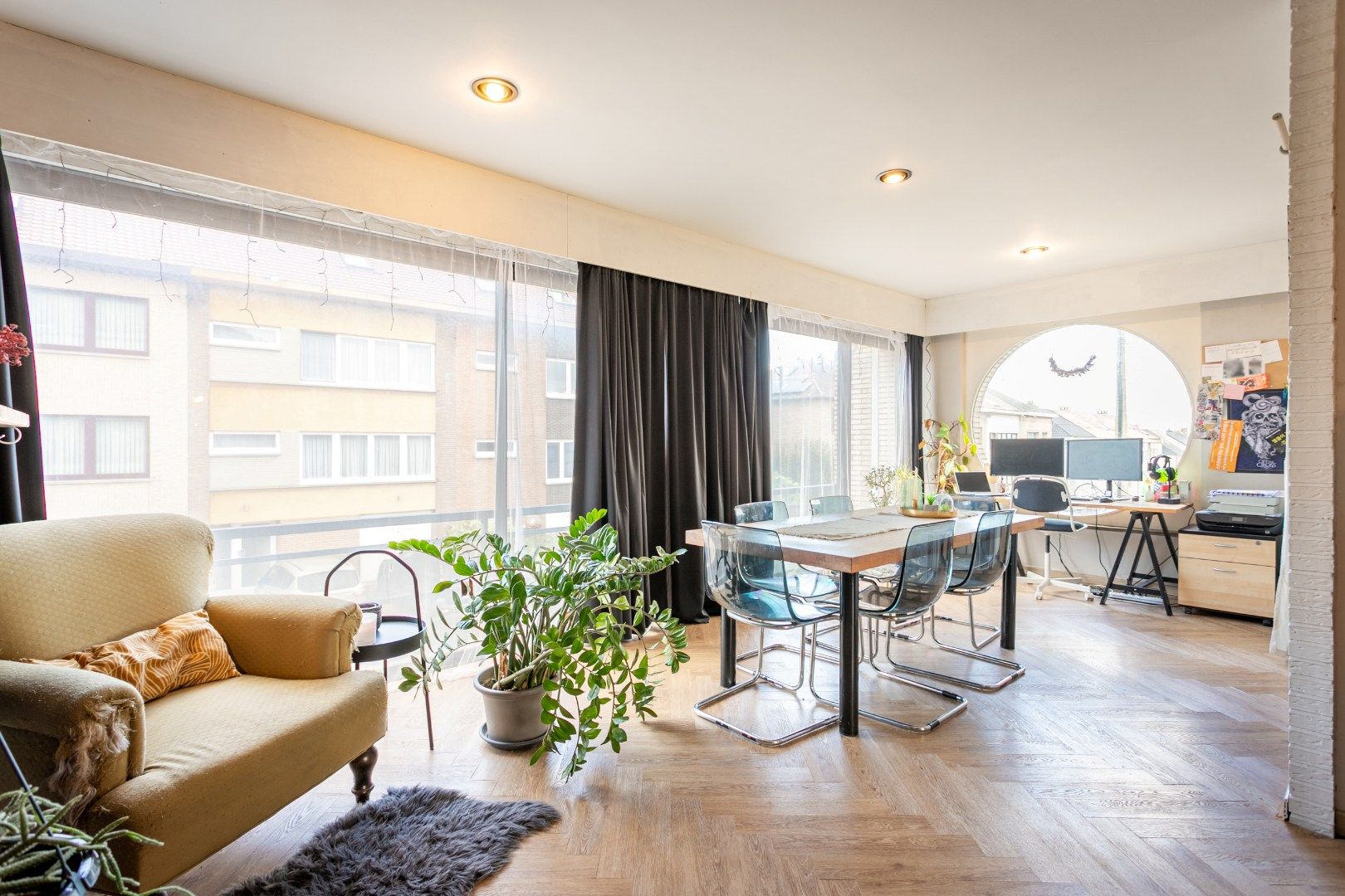 Solide woning met 6 slaapkamers, tuin en garage  foto 8