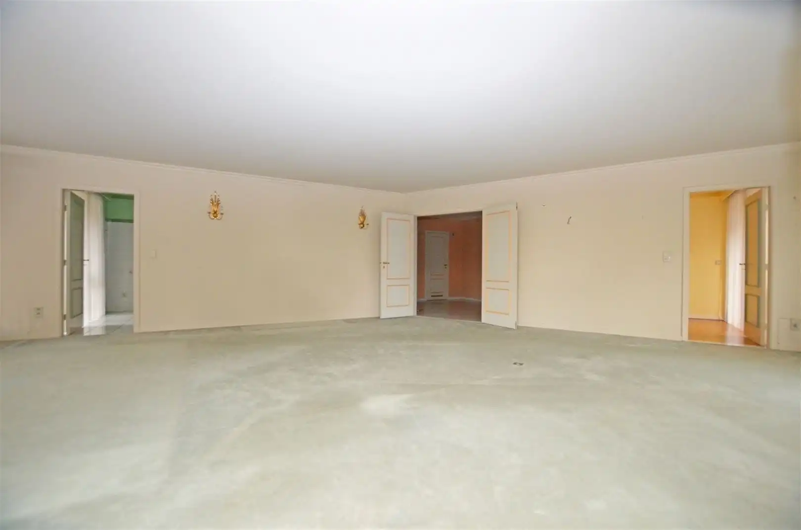 Ruim op te frissen appartement op wandelafstand van de stad foto 9