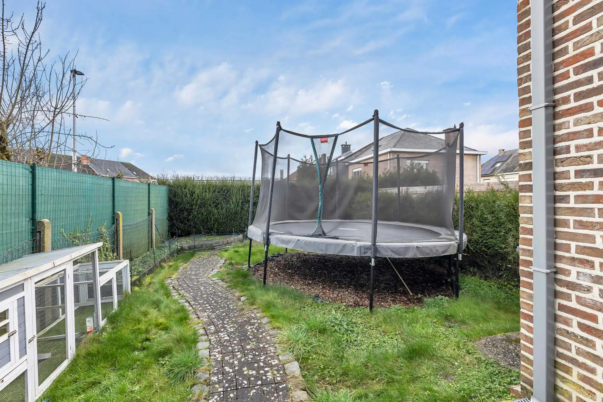 Gezellige gezinswoning met veranda, tuin en garage te koop foto 20