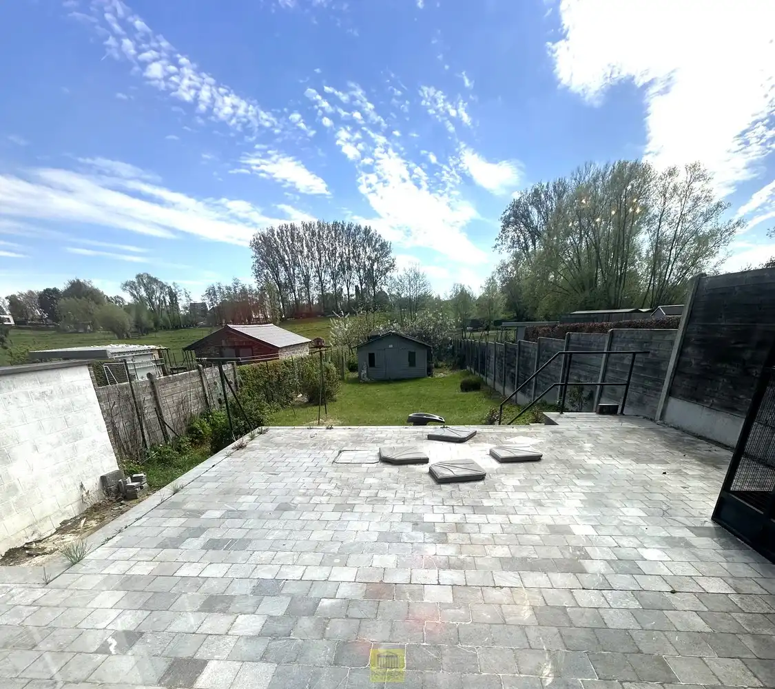 Rustig gelegen gezinswoning met mooi zicht op groen foto 8