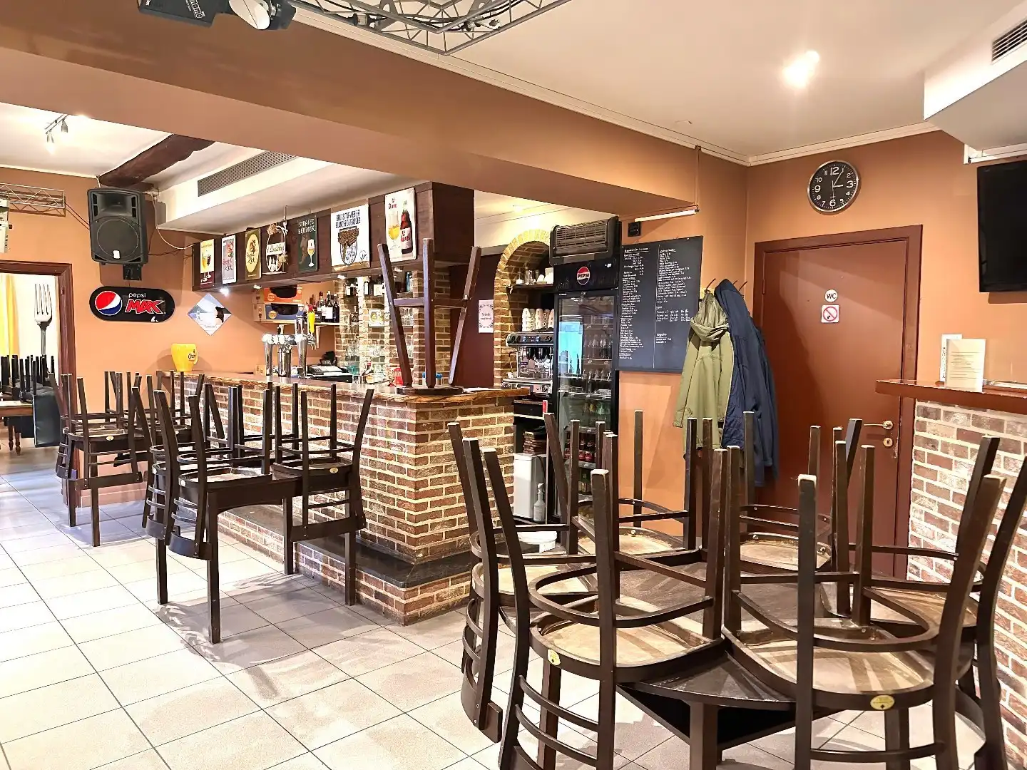 Ruim handelspand (café-restaurant) met terras, woonmogelijkheid en garage in Rutten (Tongeren) foto 5