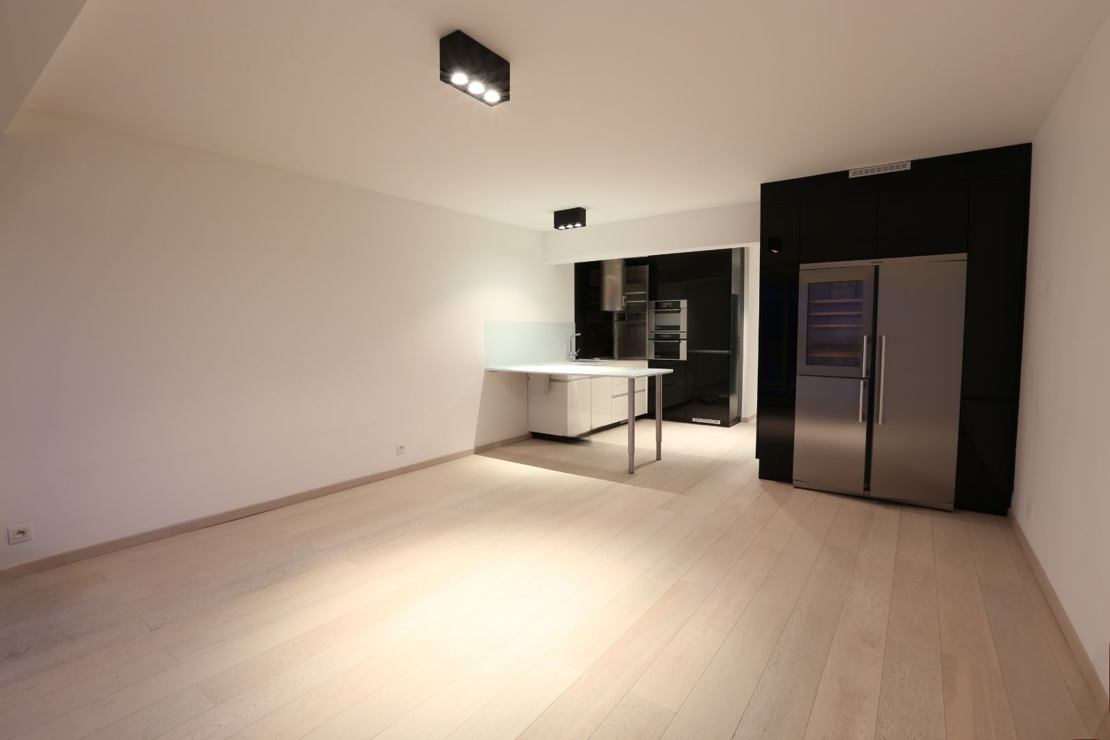 Modern twee slaapkamer appartement met prachtig frontaal zeezicht foto 2