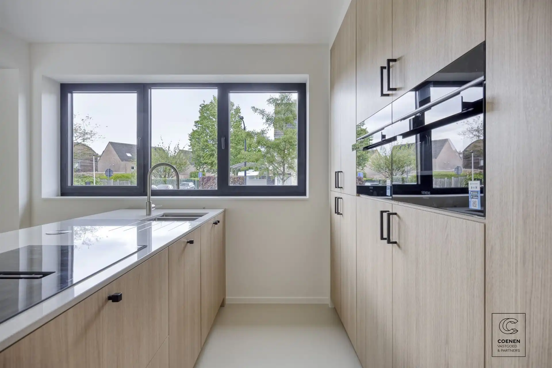 Volledig gerenoveerde woning van 230 m² met 5 slpk's! foto 5