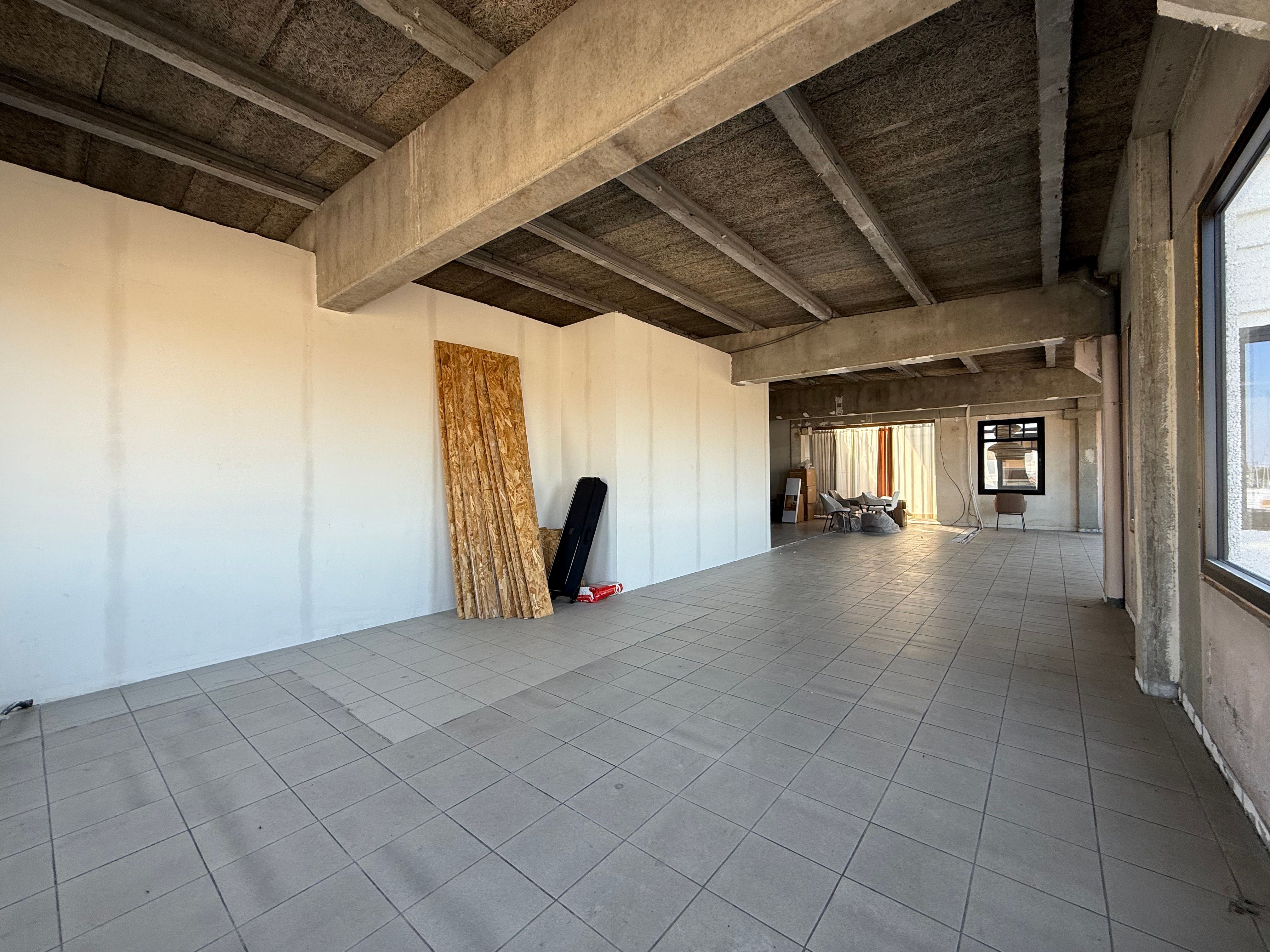 Instapklaar handelspand 428m² met 14 staanplaatsen foto 9
