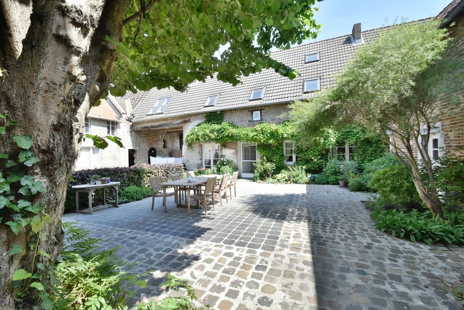 Uniek gerenoveerde riante hoeve met guesthouses en boordevol potentieel op een idyllische, natuurrijke locatie te Tongeren foto 18