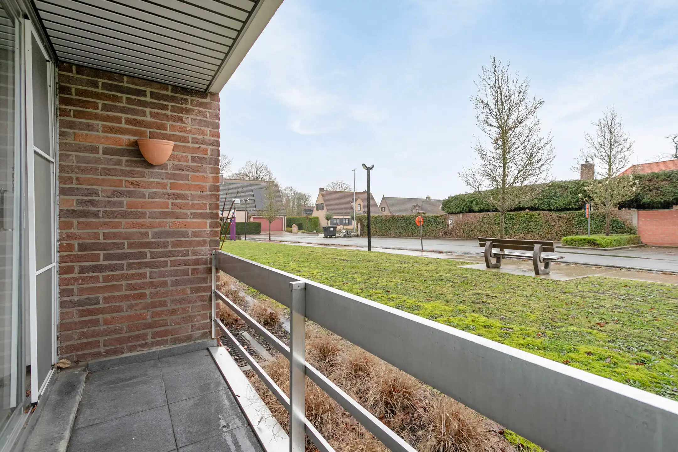 Gerenoveerde serviceflat op rustige locatie te Assebroek foto 2