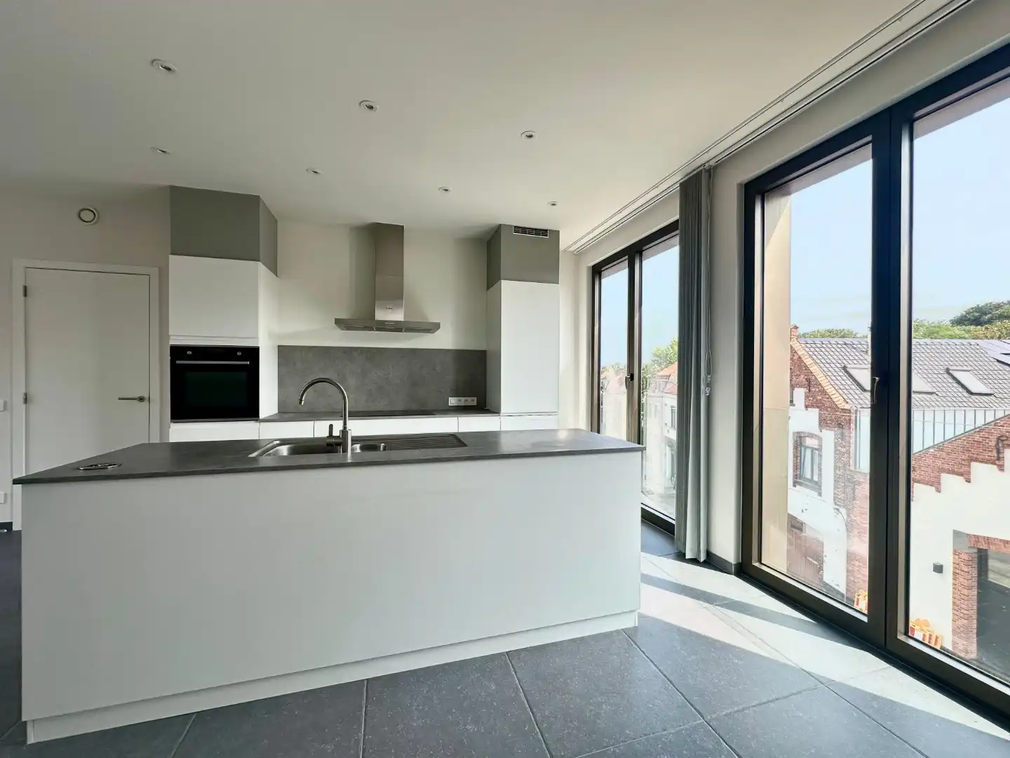 Zeer ruim appartement op goede locatie nabij de Smedenpoort foto 6