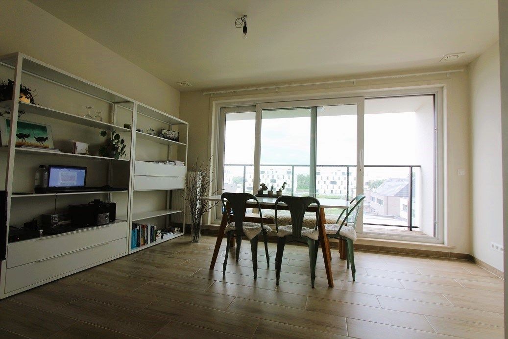 Modern 1-slaapkamer appartement met terras en ondergrondse staanplaats foto 2