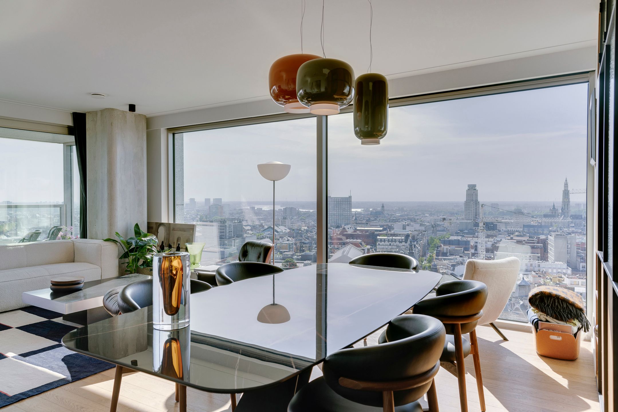Hoogwaardig afgewerkt appartement in Antwerp Tower foto 8