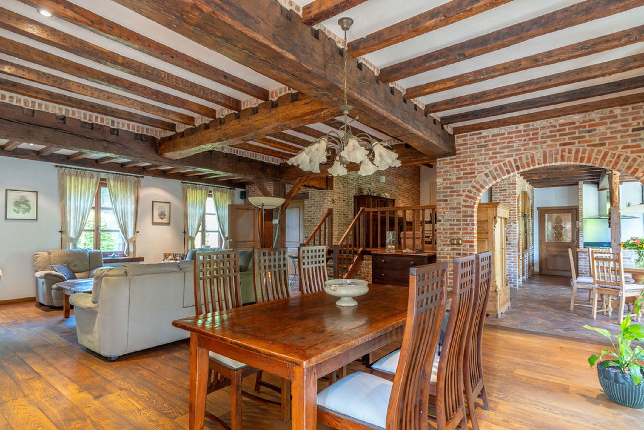 Ruime villa met 6 slpk op 2.295 m² grond met veel privacy foto 13