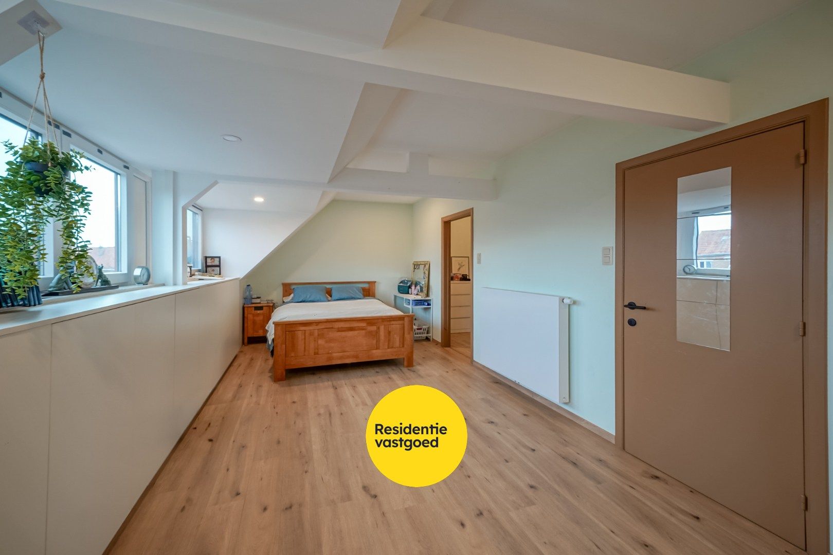 Ruime, energiezuinige gezinswoning met 6 slaapkamers en zonnige tuin in Oostende foto 16