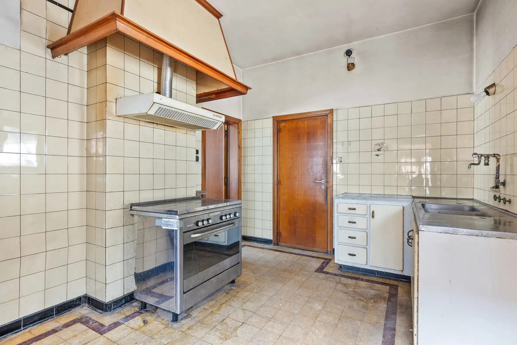 Zeer ruime te renoveren burgerwoning in Brugge! foto 7