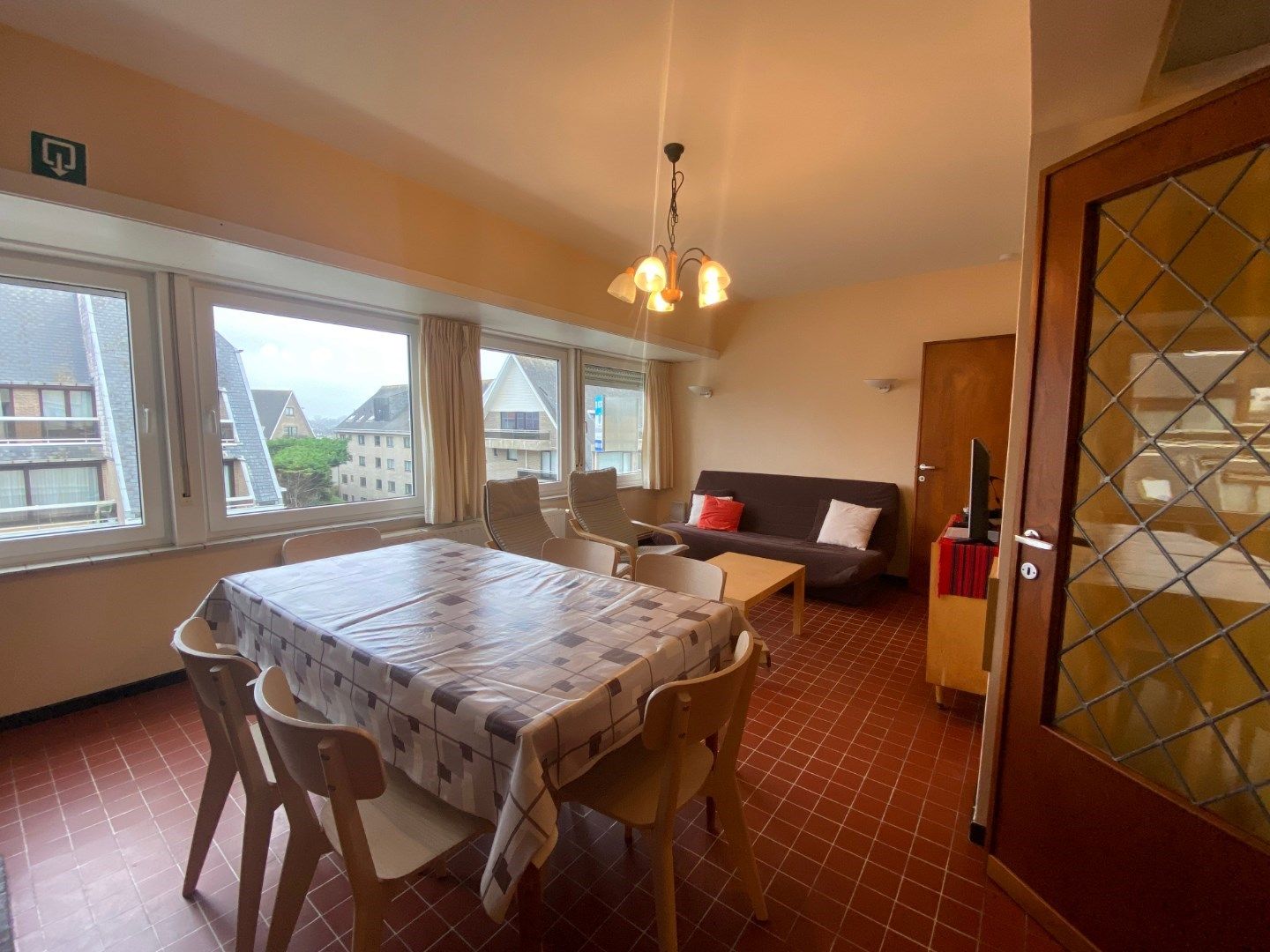 Te Koop: charmant appartement met zijdelings zeezicht en eigen parkeerplaats  foto {{pictureIndex}}