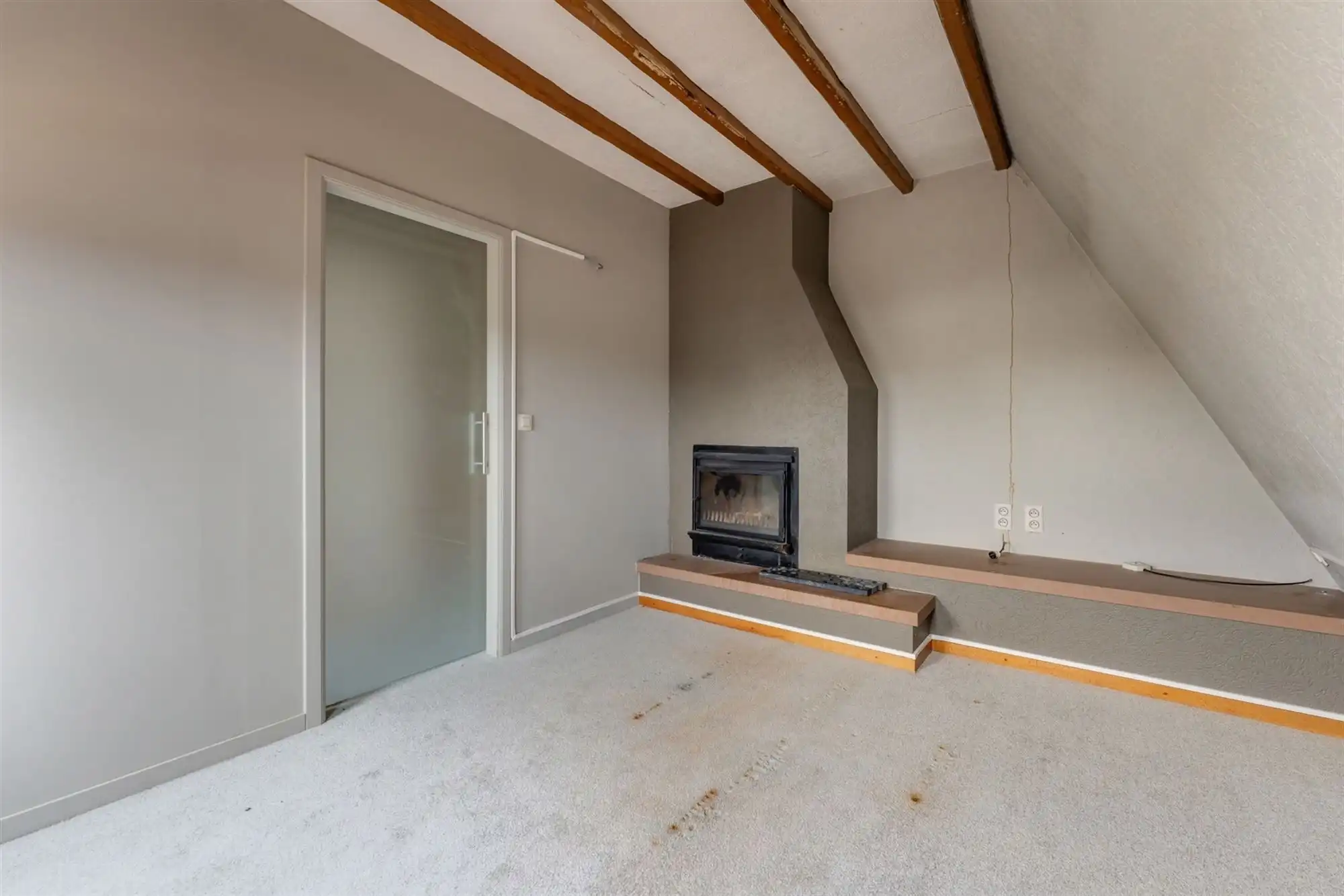 HANDELSPAND MET GOEDE VISIBILITEIT EN RUIME PARKING MET BOVENLIGGEND APPARTEMENT IN HEUSDEN-ZOLDER foto 12