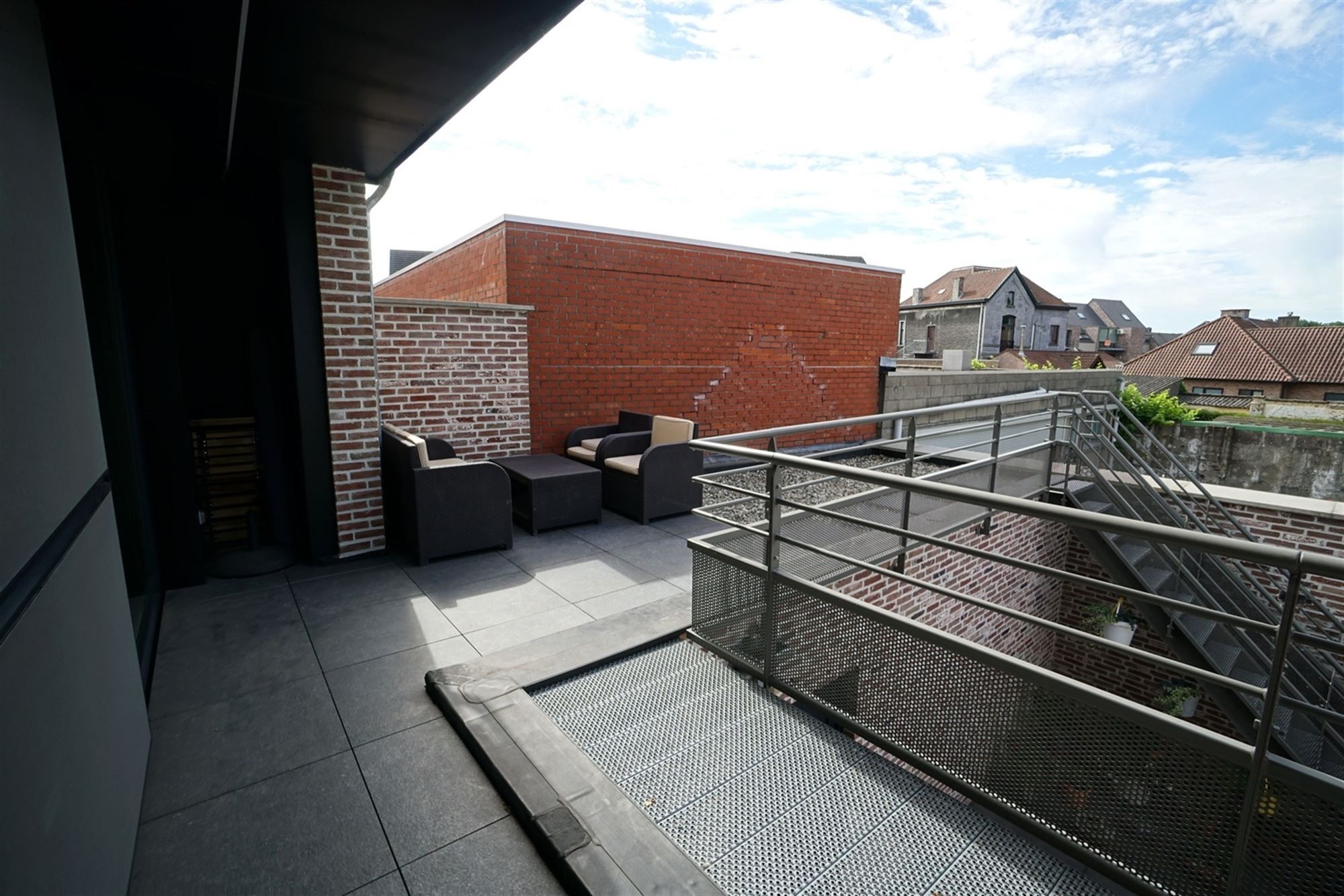 Prachtig  2-slpk appartement met lift, ruim zonnig terras en garage in centrum Oosteeklo foto 16