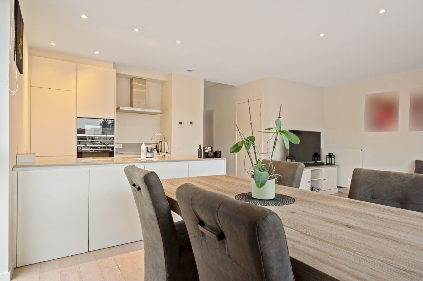 Instapklaar app. op 1ste verd. met 2 slpk., terras en autostaanplaats foto 7