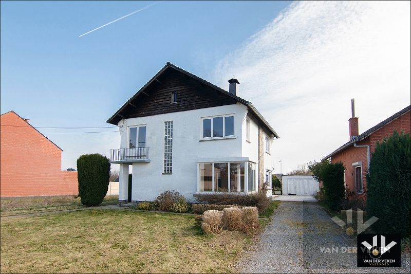 Multifunctioneel eigendom met 2 wooneenheden op een riant perceel van 21 aren 83 centiaren op een goed bereikbare, rustige locatie in Diepenbeek foto 6