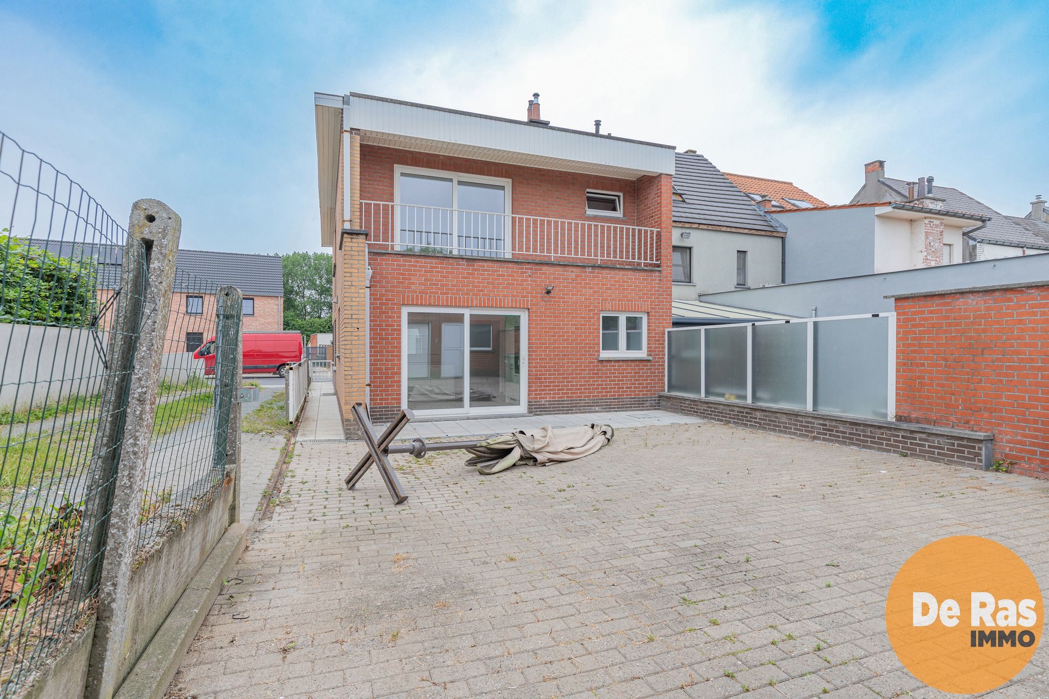 ERPE-MERE - Praktische halfopen woning met garage/loods. foto 18