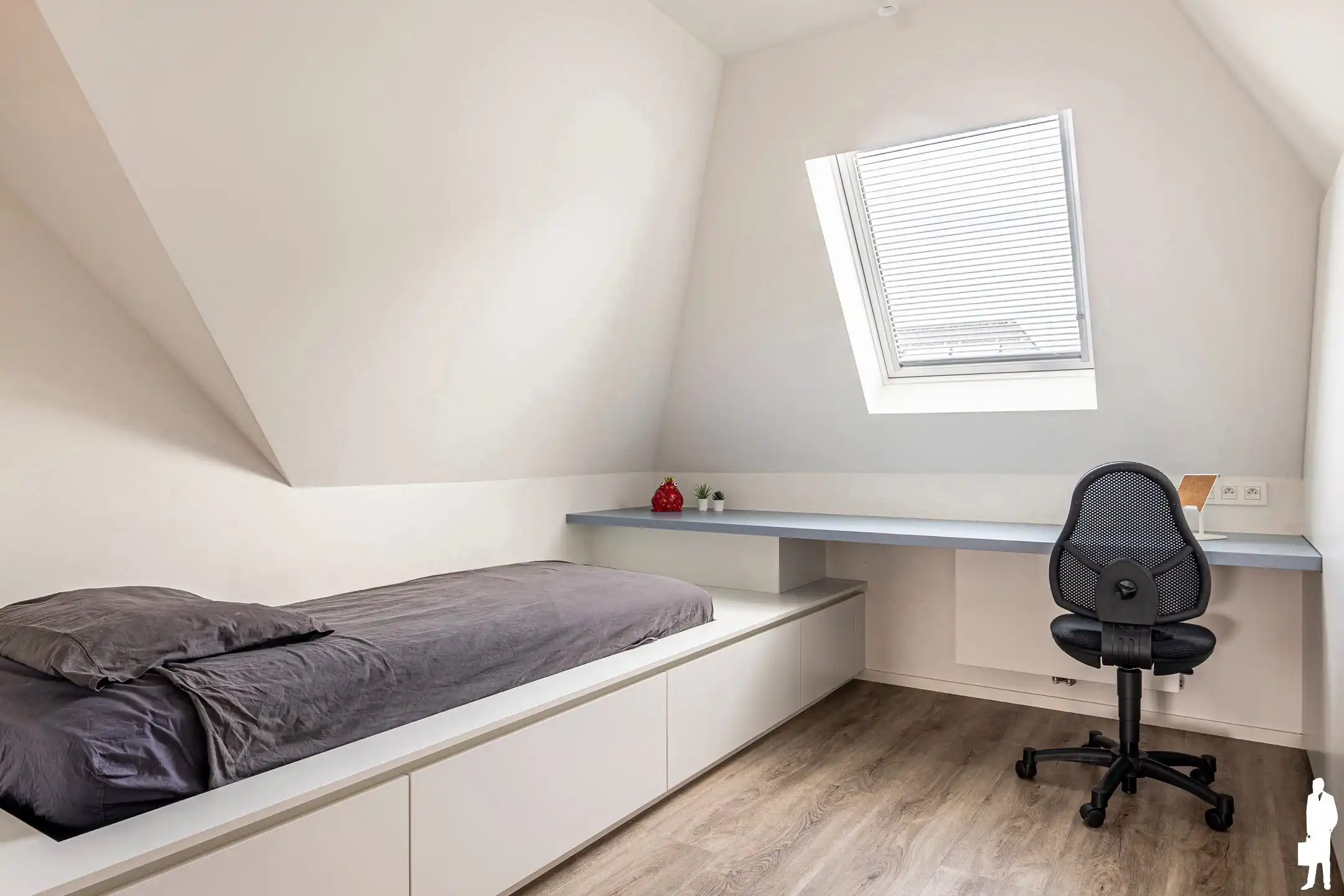 Ruime halfopen gezinswoning met 5 slaapkamers en zwemvijver foto 17
