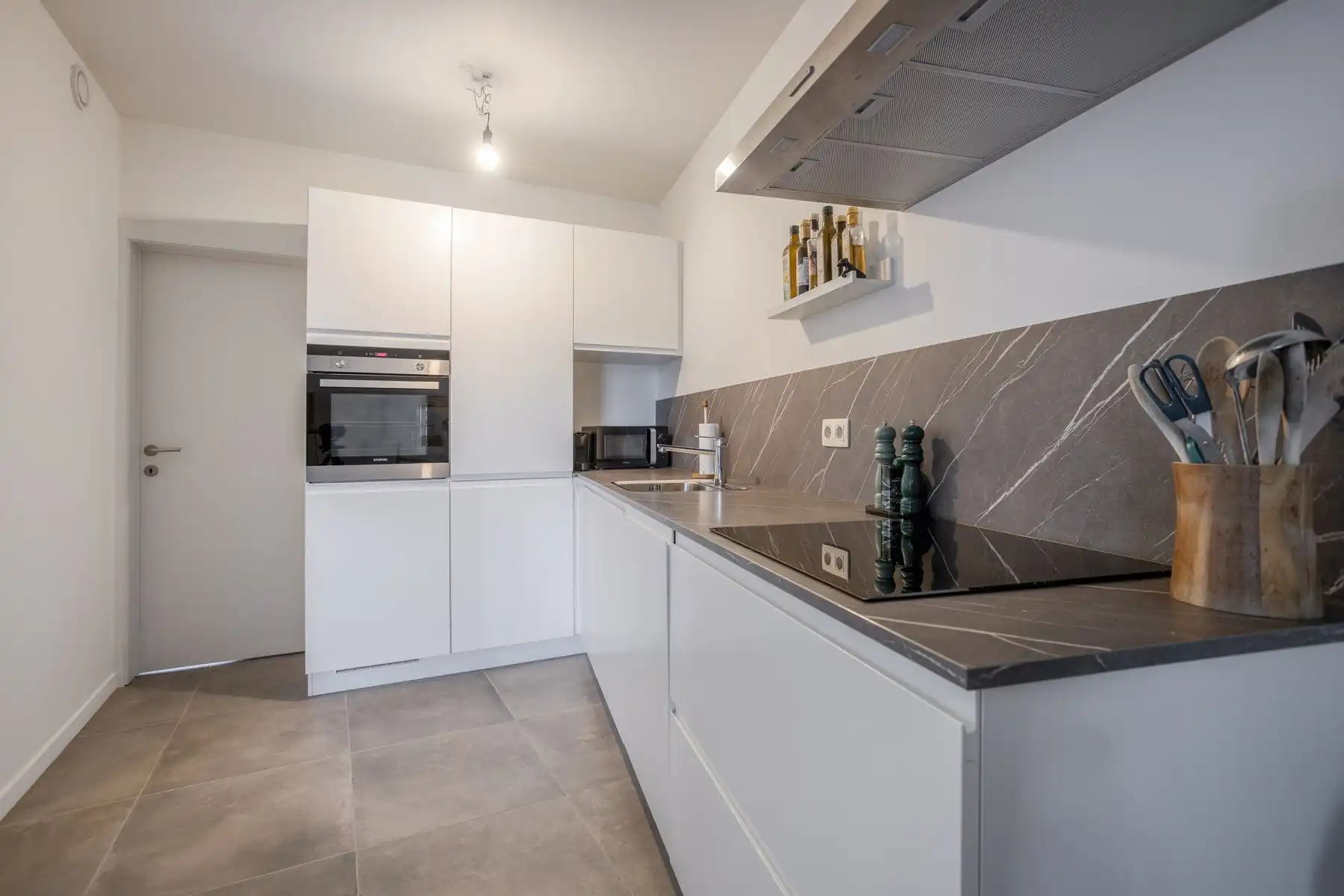 Modern appartement met twee slaapkamers en autostaanplaats nabij het centrum foto 6
