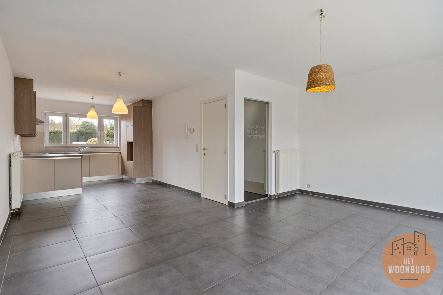 Bel-étage woning met 3 slpks, dubbele garage en tuin foto 6