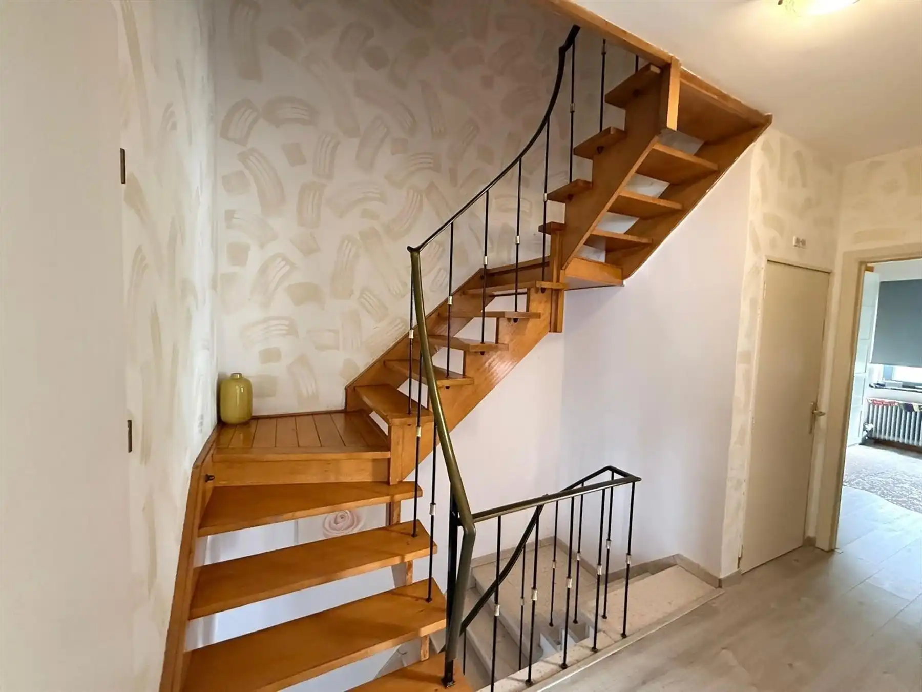 INSTAPKLARE WONING MET GEZELLIGE TUIN foto 11