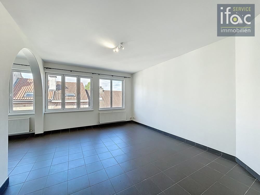 Lichtrijk appartement met terras in Evere foto {{pictureIndex}}