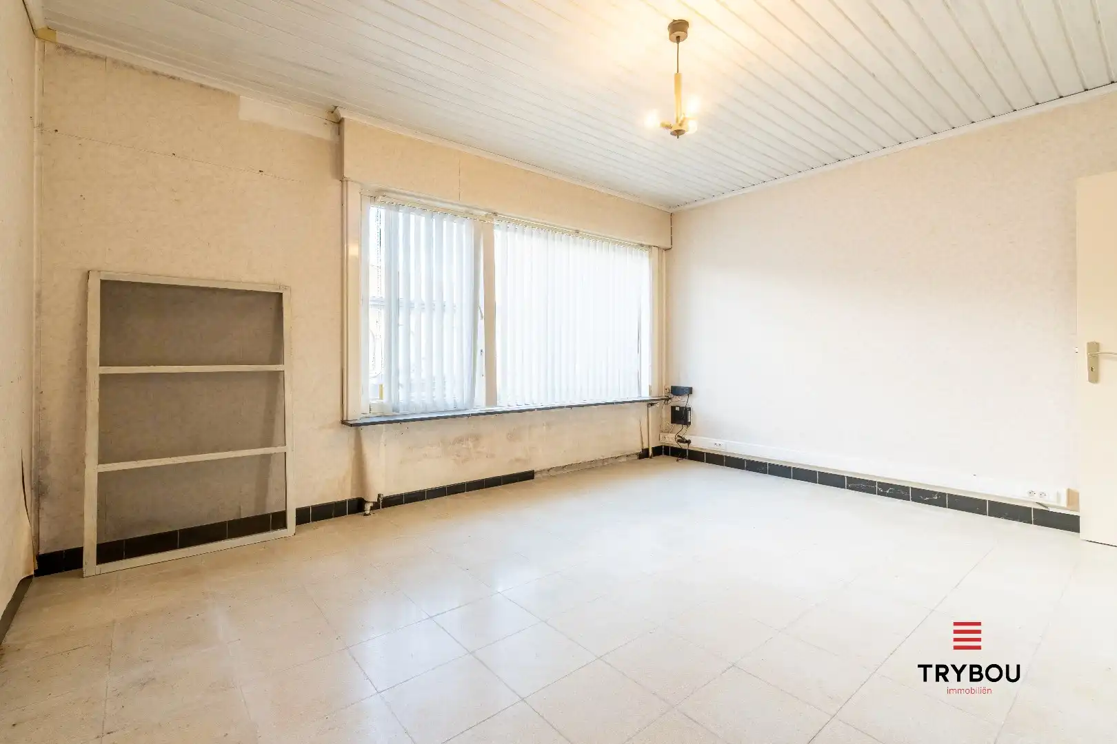 Gelijkvloerse woning met 2 garages in het centrum van Houthulst foto 11