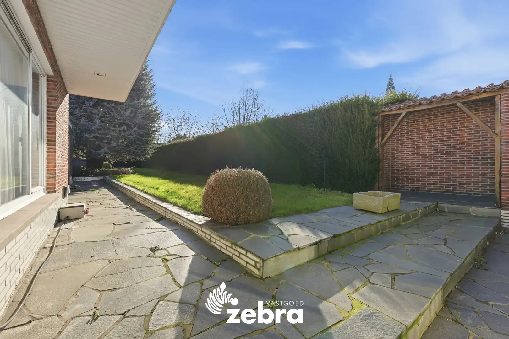 Halfopen bebouwing met praktijk- of kantoorruimte in centrum Tielt foto 26