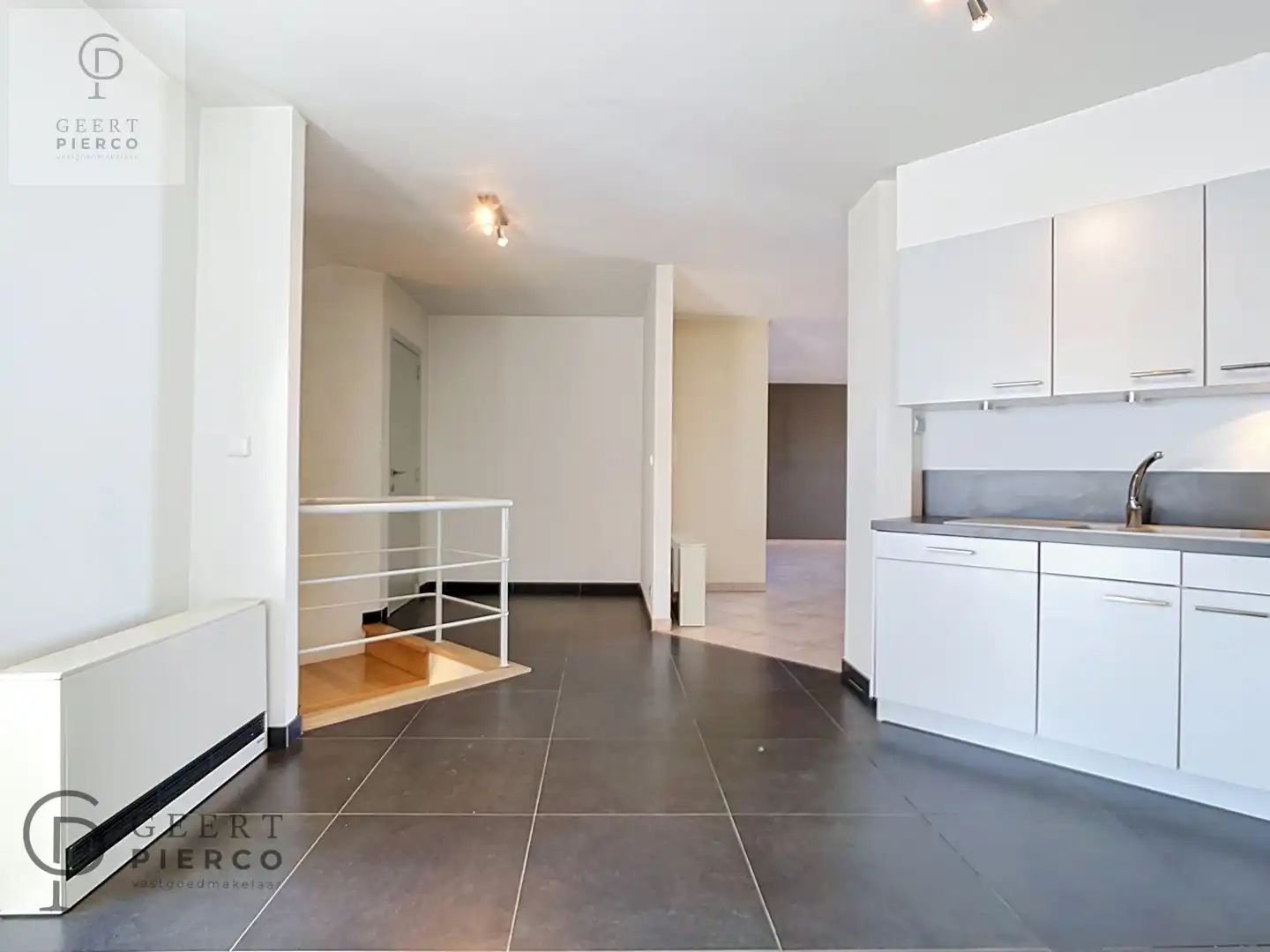 Ruim appartement in het hartje van Landen foto 20