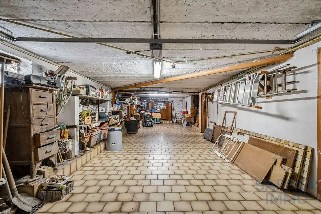 Villa met praktijk-/hobbyruimte en 3 garages in Waregem foto 3