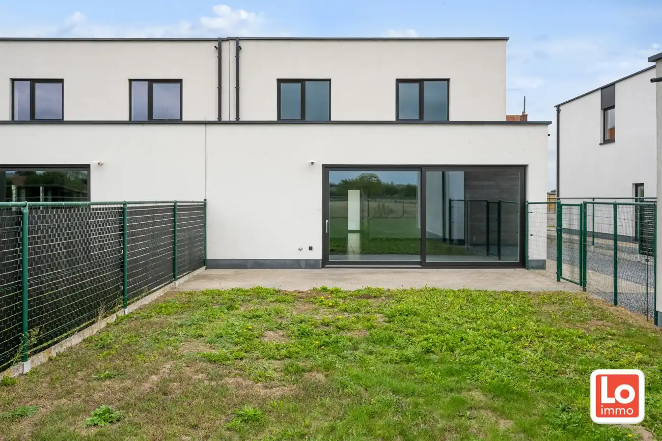 VERKOCHT! Moderne en instapklare halfopen woning met afzonderlijke garage in Lochristi! foto 16