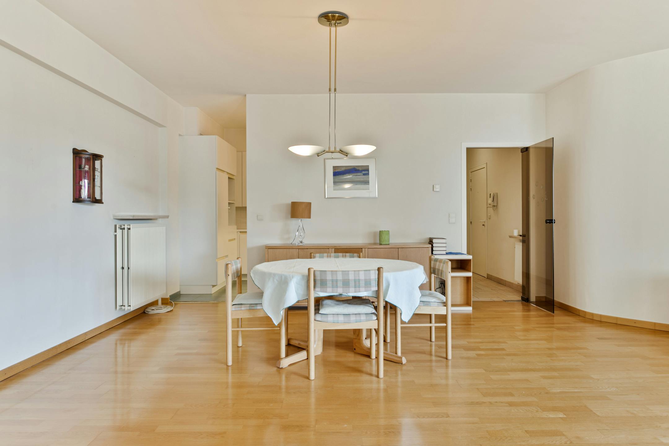 Lichtrijk 2 slaapkamer appartement te koop in Brugge centrum foto 5