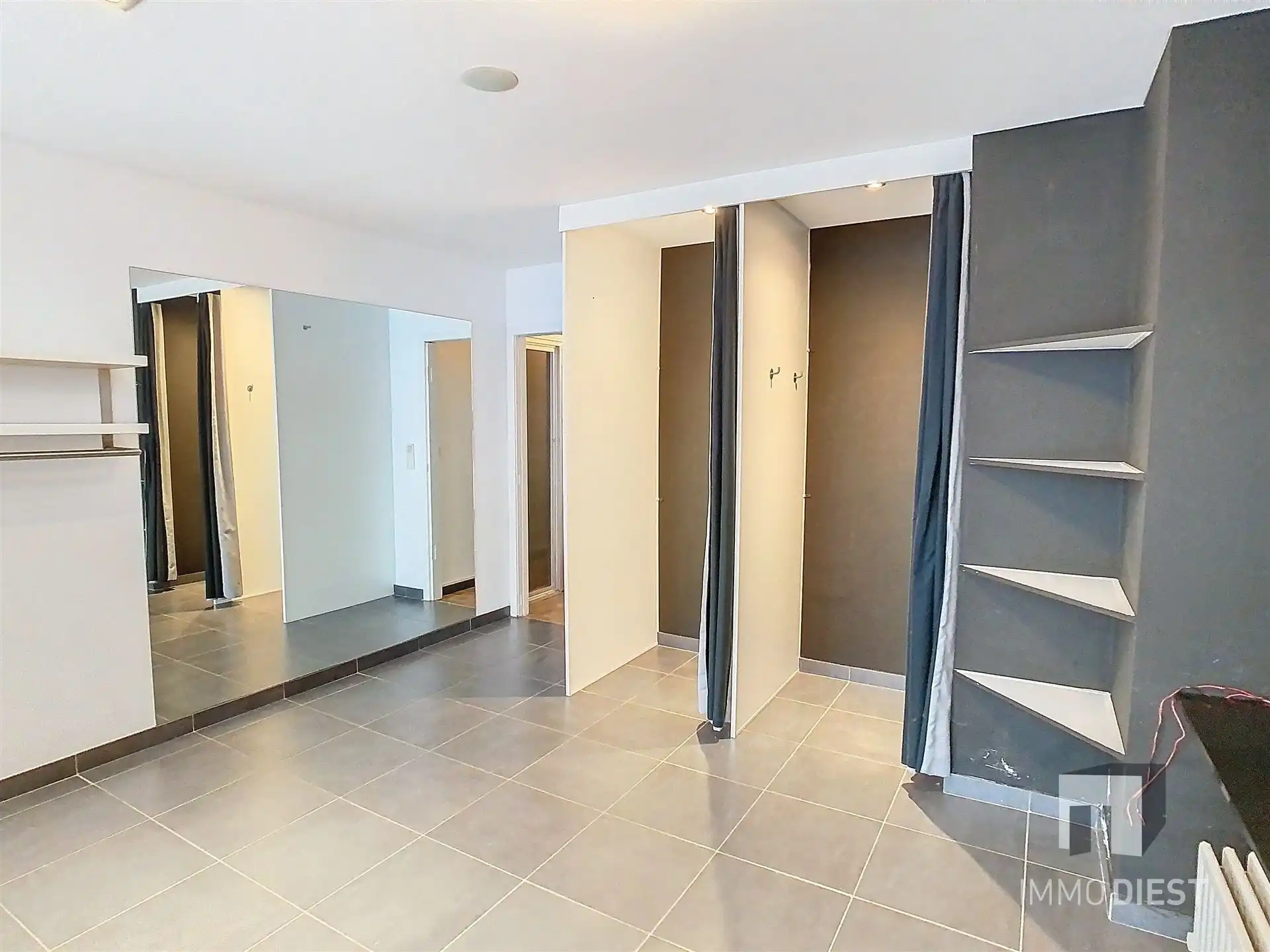 Handelsgelijkvloers met achterliggend appartement foto 12